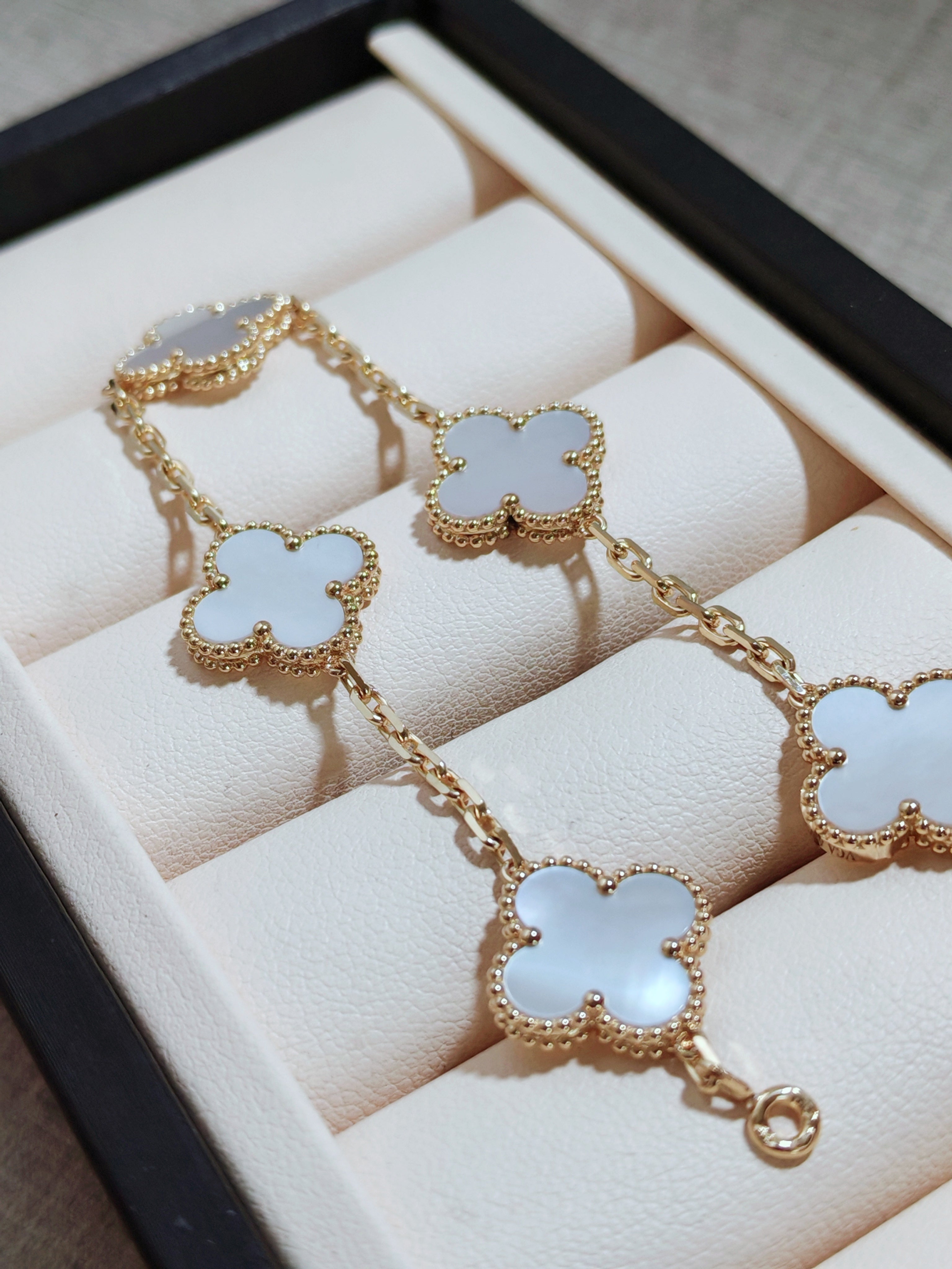 Vintage Alhambra Bracelet, 5 Motifs Mother-of-Pearl Edition