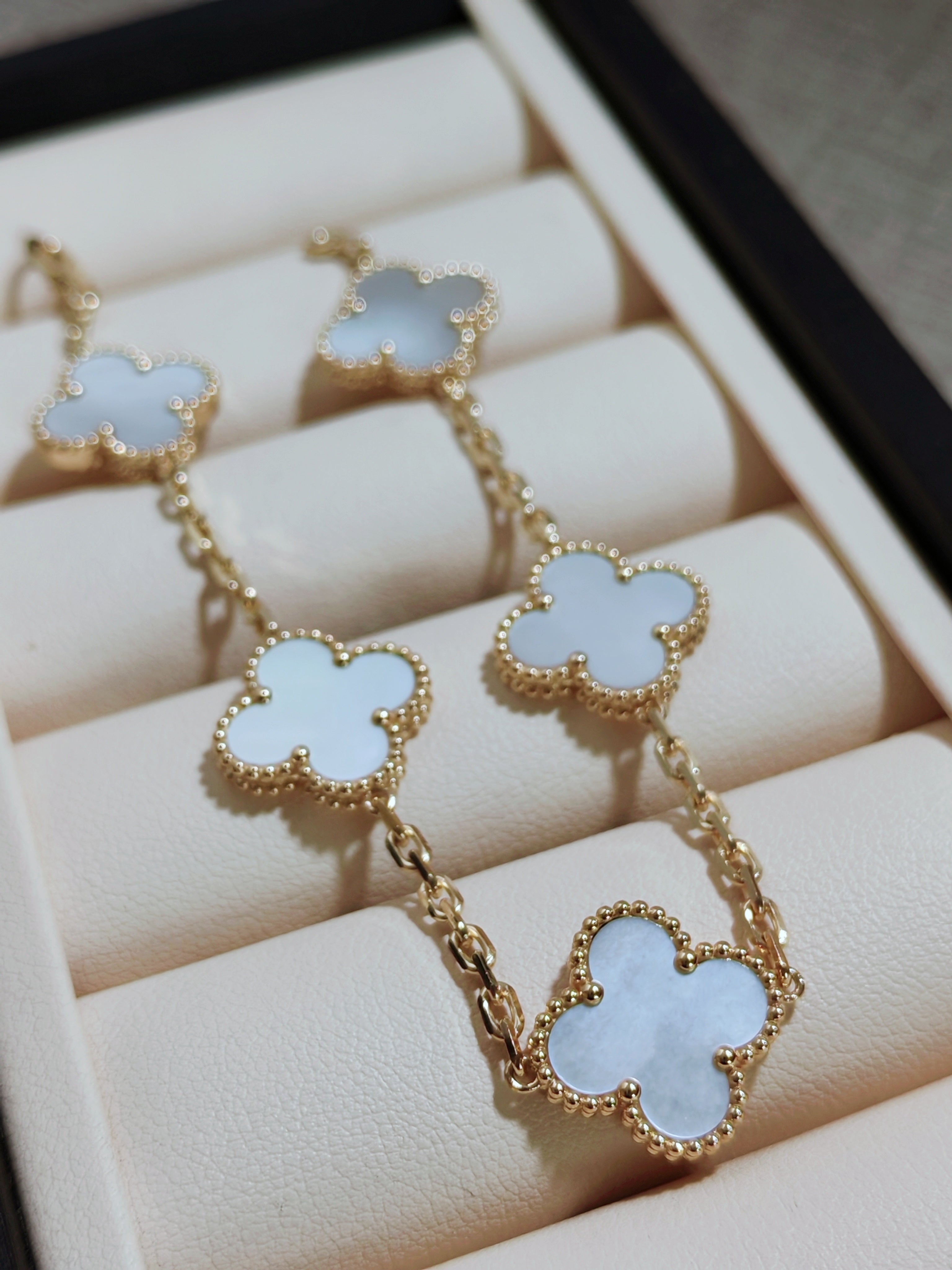 Vintage Alhambra Bracelet, 5 Motifs Mother-of-Pearl Edition