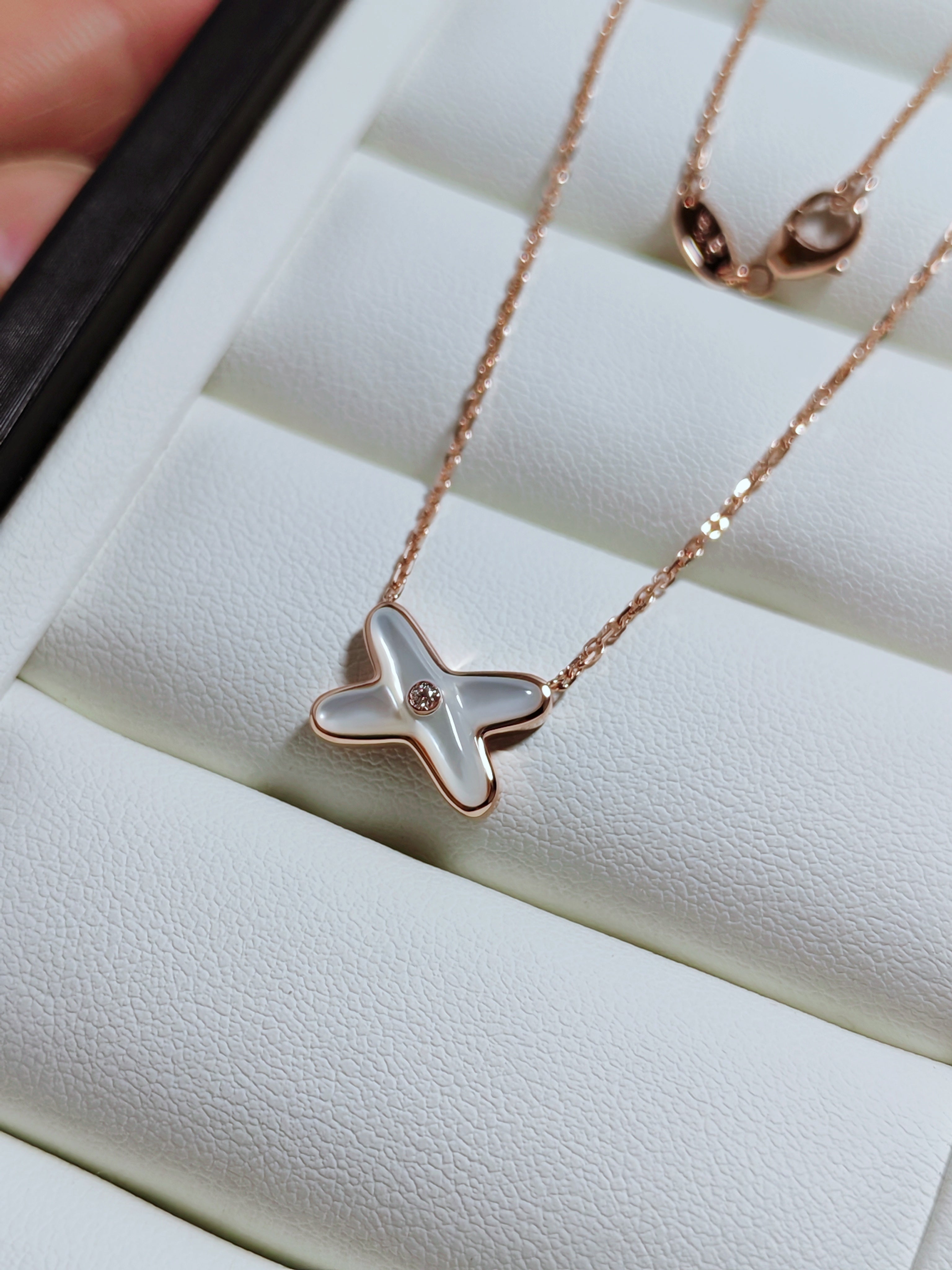 Liens Séduction Pendant Necklace