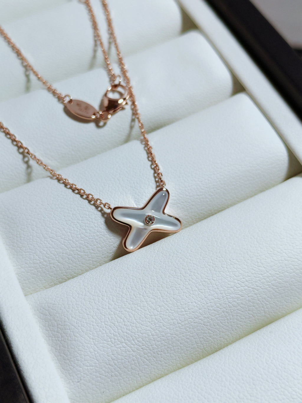 Liens Séduction Pendant Necklace