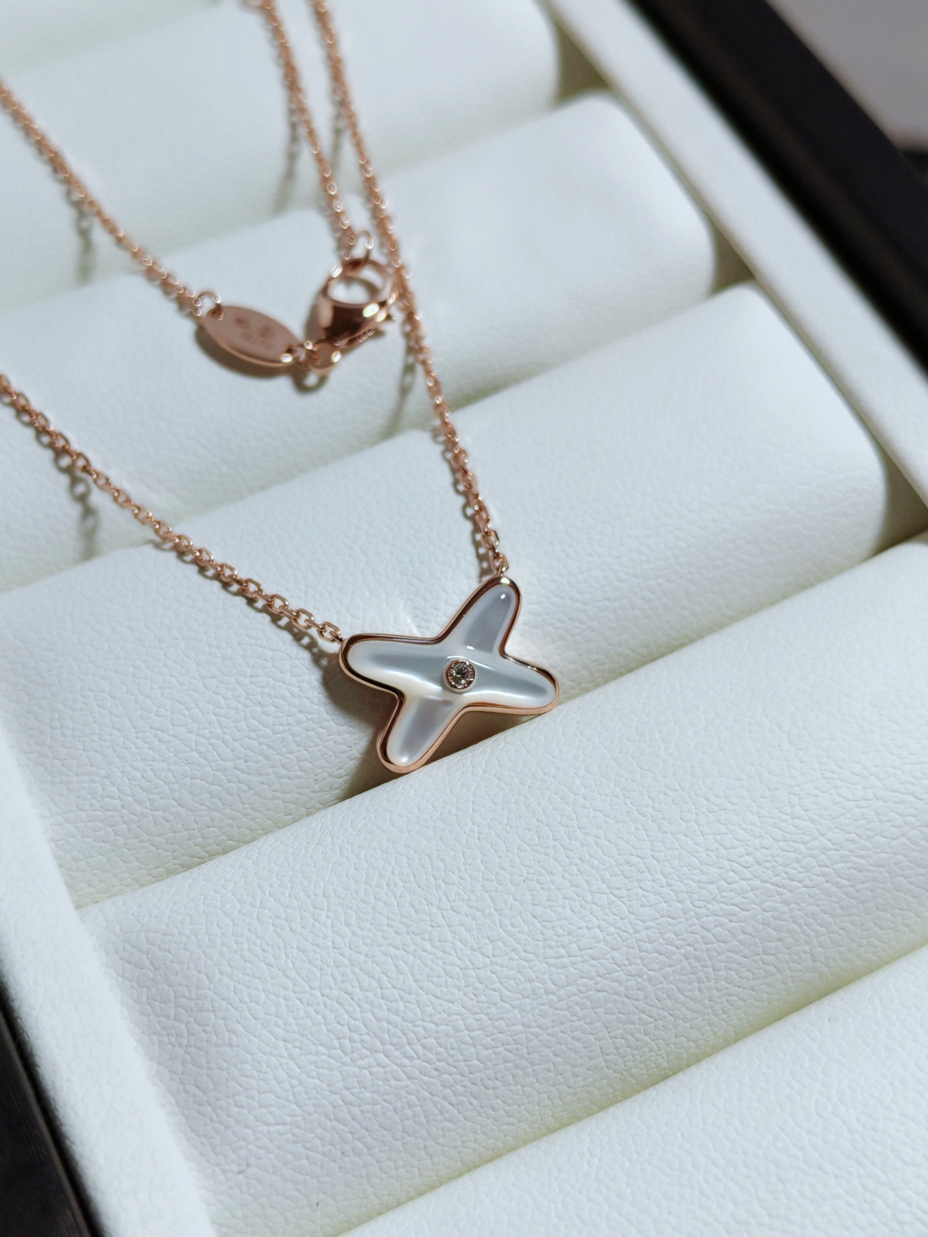 Liens Séduction Pendant Necklace