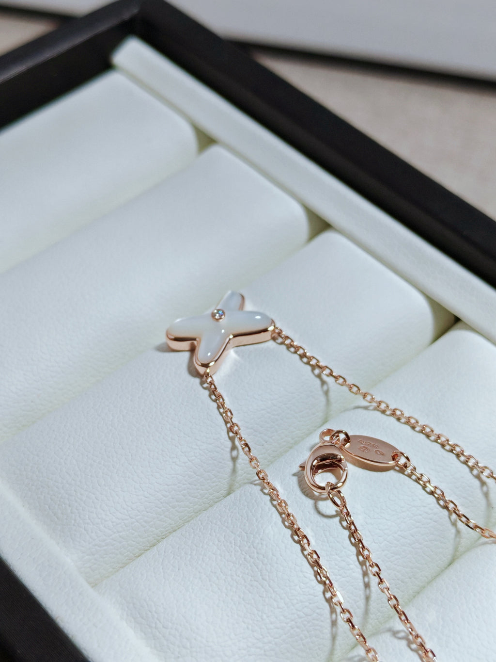 Liens Séduction Pendant Necklace