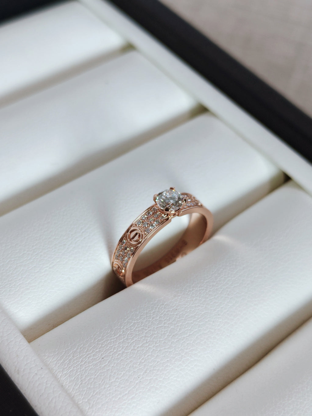 LOVE solitaire, brilliant-cut diamond, paved