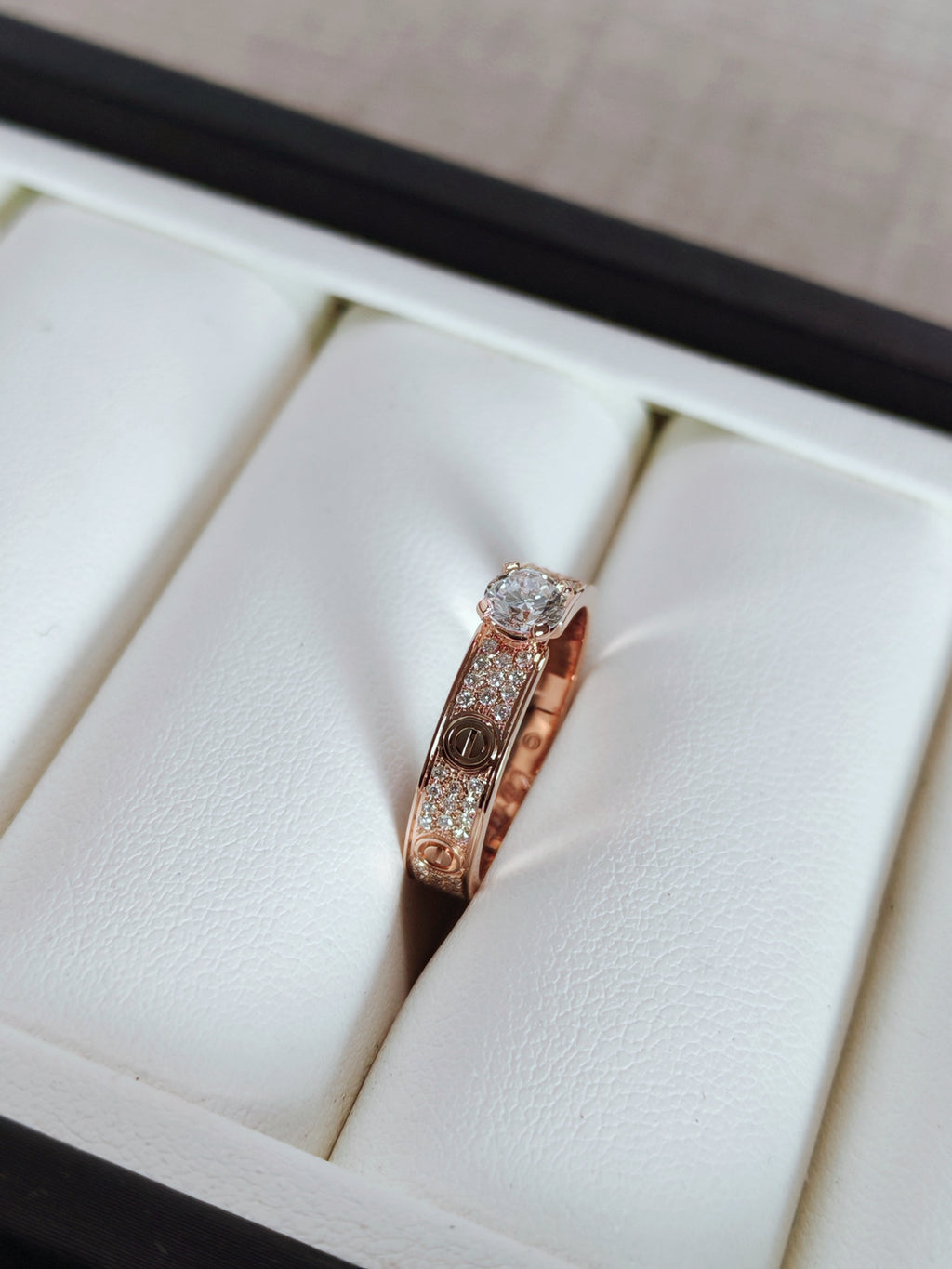 LOVE solitaire, brilliant-cut diamond, paved