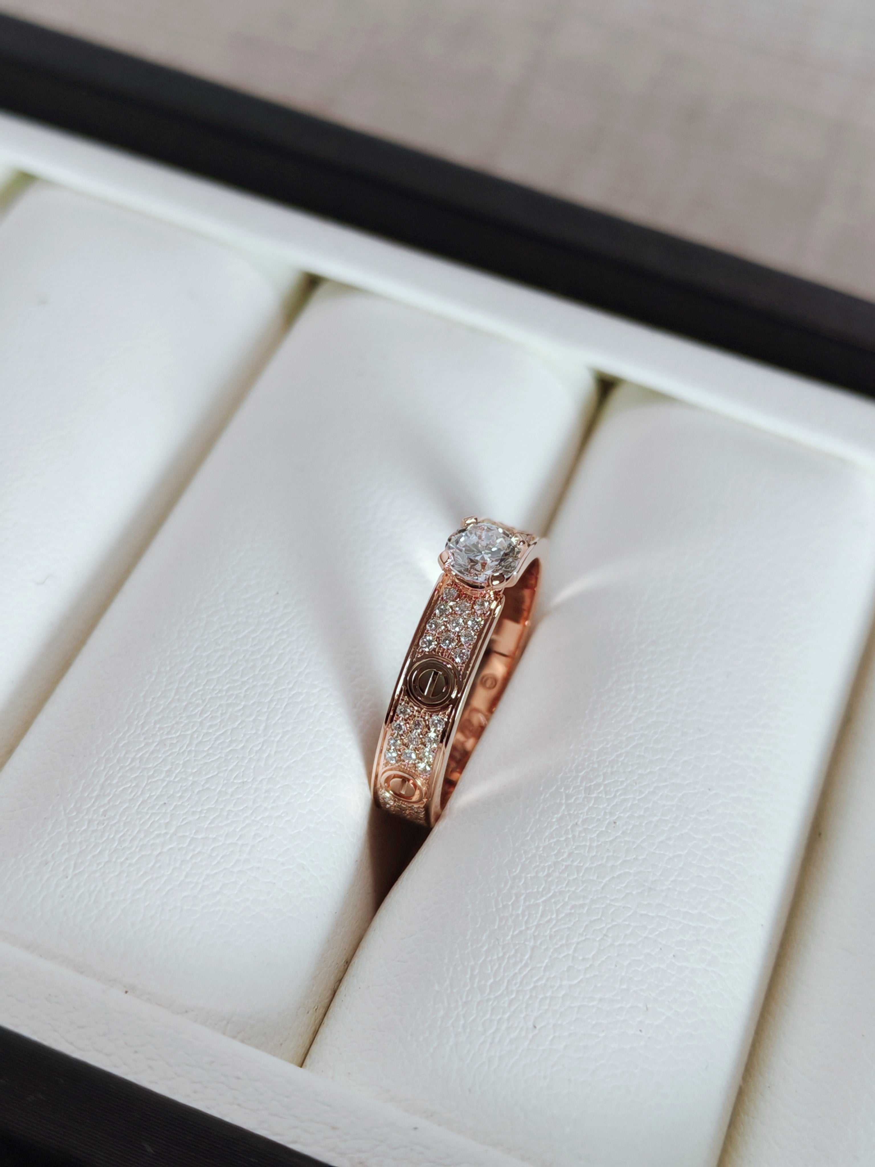 LOVE solitaire, brilliant-cut diamond, paved