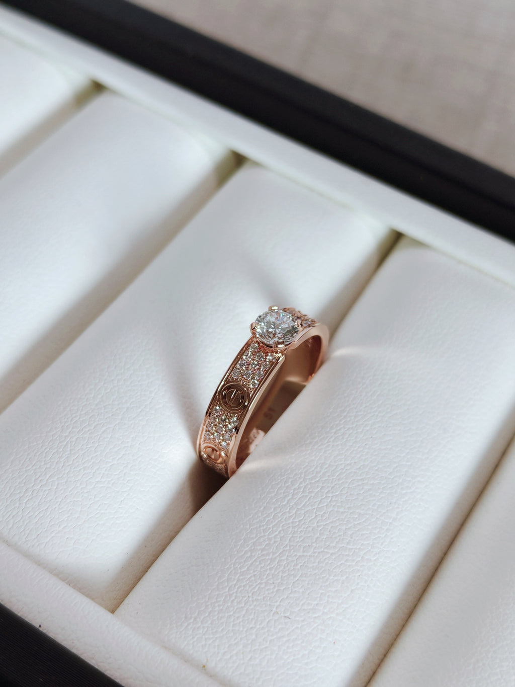 LOVE solitaire, brilliant-cut diamond, paved