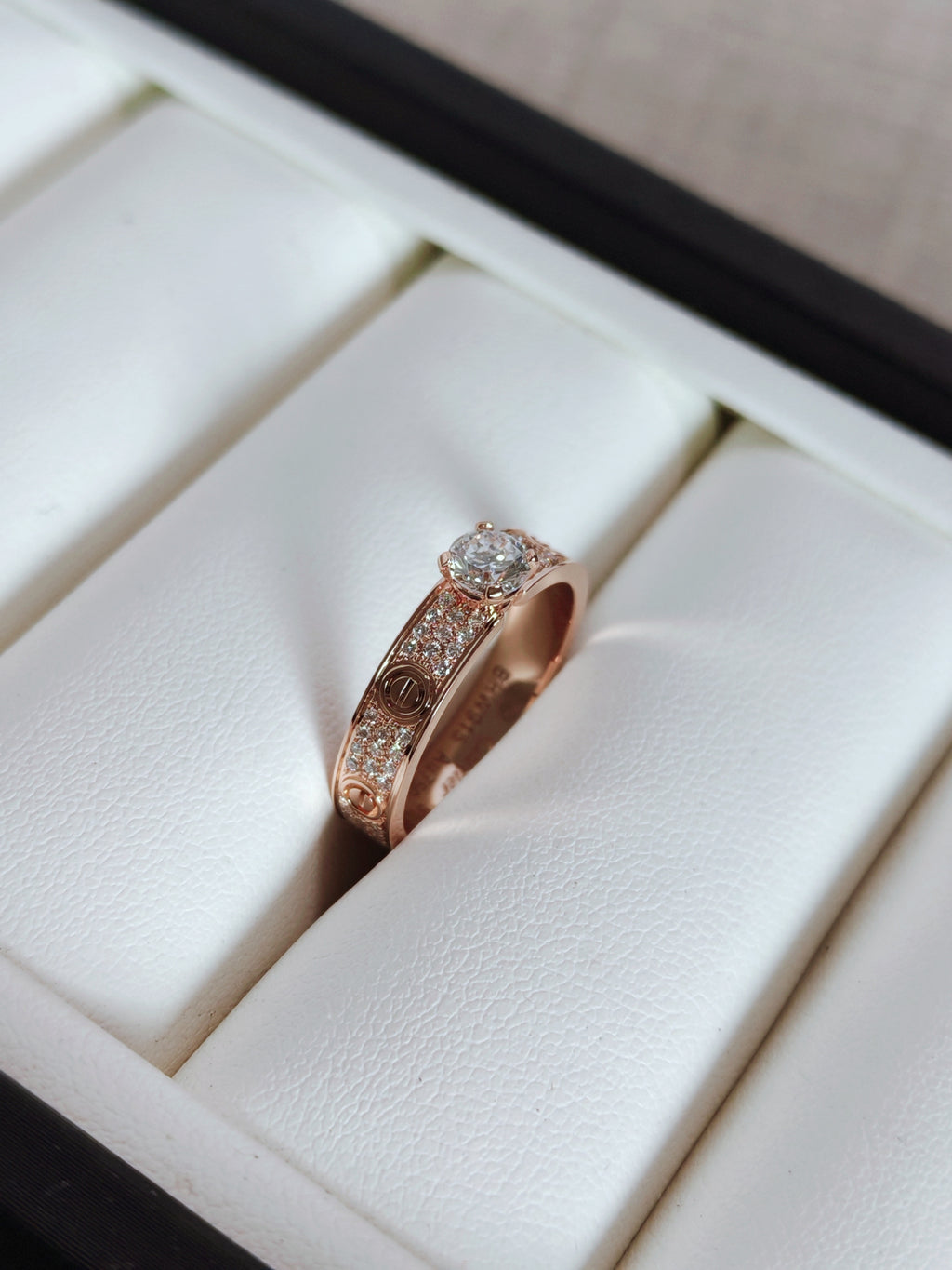 LOVE solitaire, brilliant-cut diamond, paved