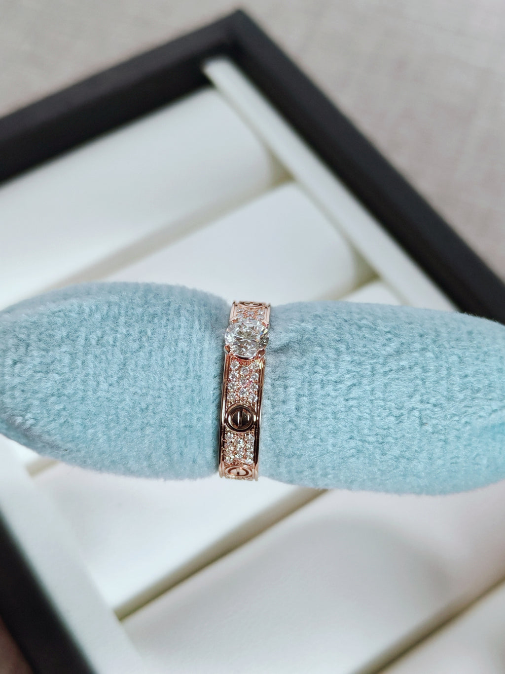 LOVE solitaire, brilliant-cut diamond, paved