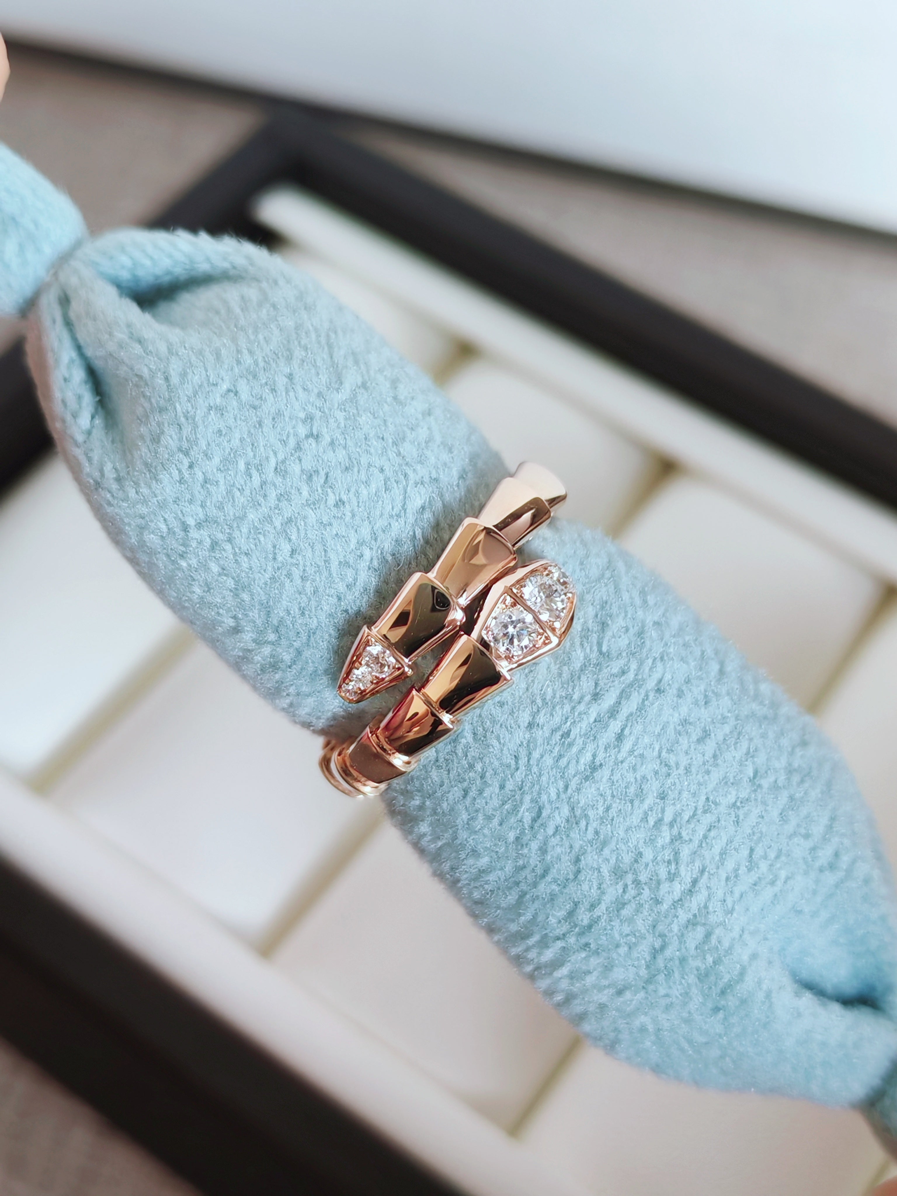 Serpenti Viper 18 kt rose gold single-spiral ring set with demi pavé diamonds
