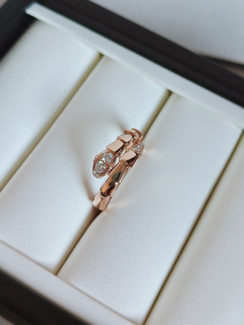 Serpenti Viper 18 kt rose gold single-spiral ring set with demi pavé diamonds