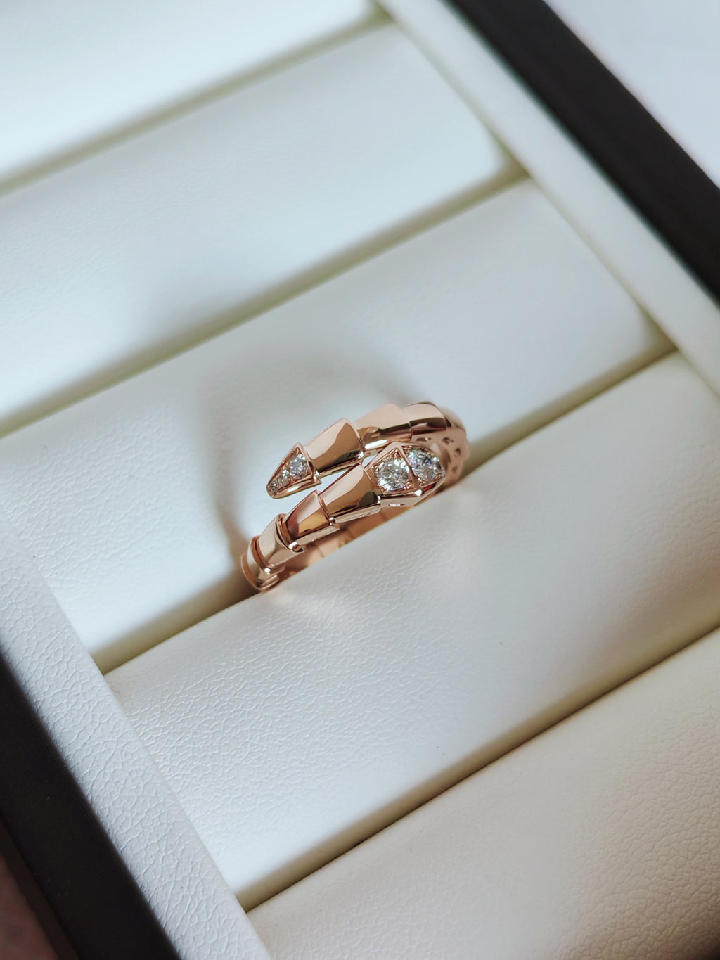 Serpenti Viper 18 kt rose gold single-spiral ring set with demi pavé diamonds