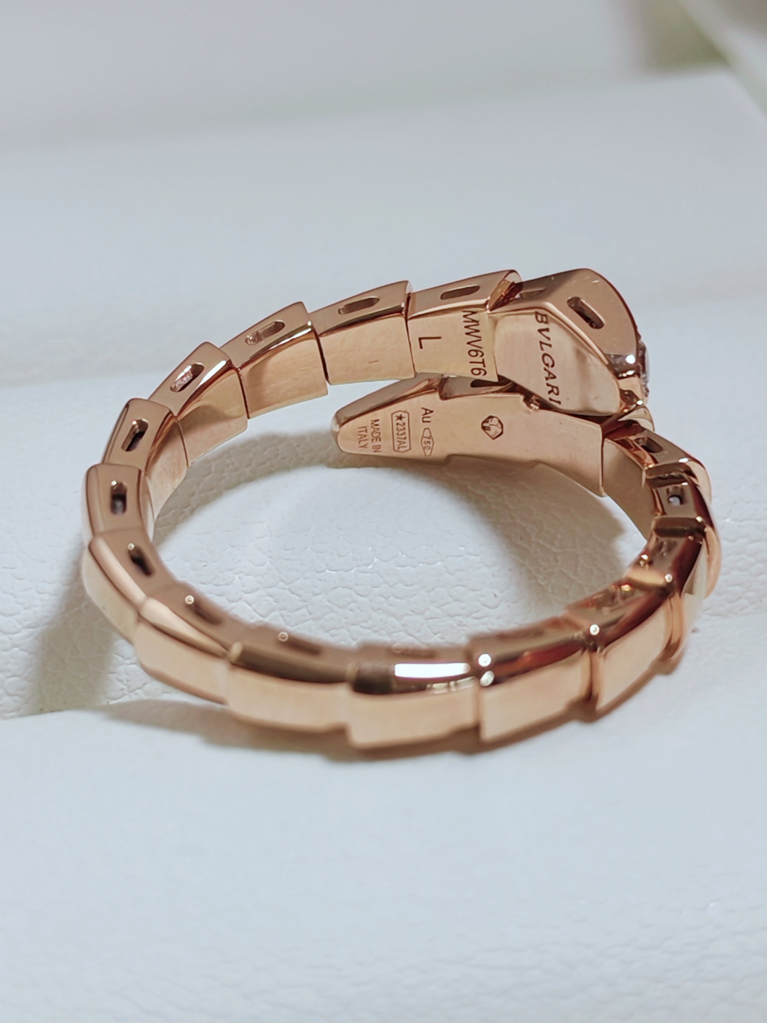 Serpenti Viper 18 kt rose gold single-spiral ring set with demi pavé diamonds