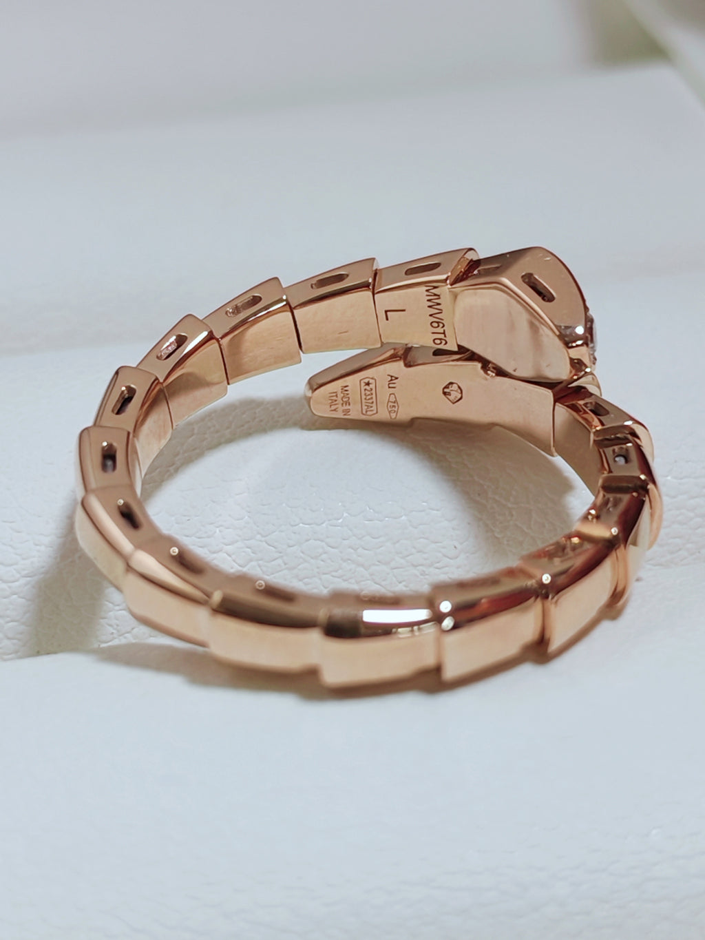 Serpenti Viper 18 kt rose gold single-spiral ring set with demi pavé diamonds