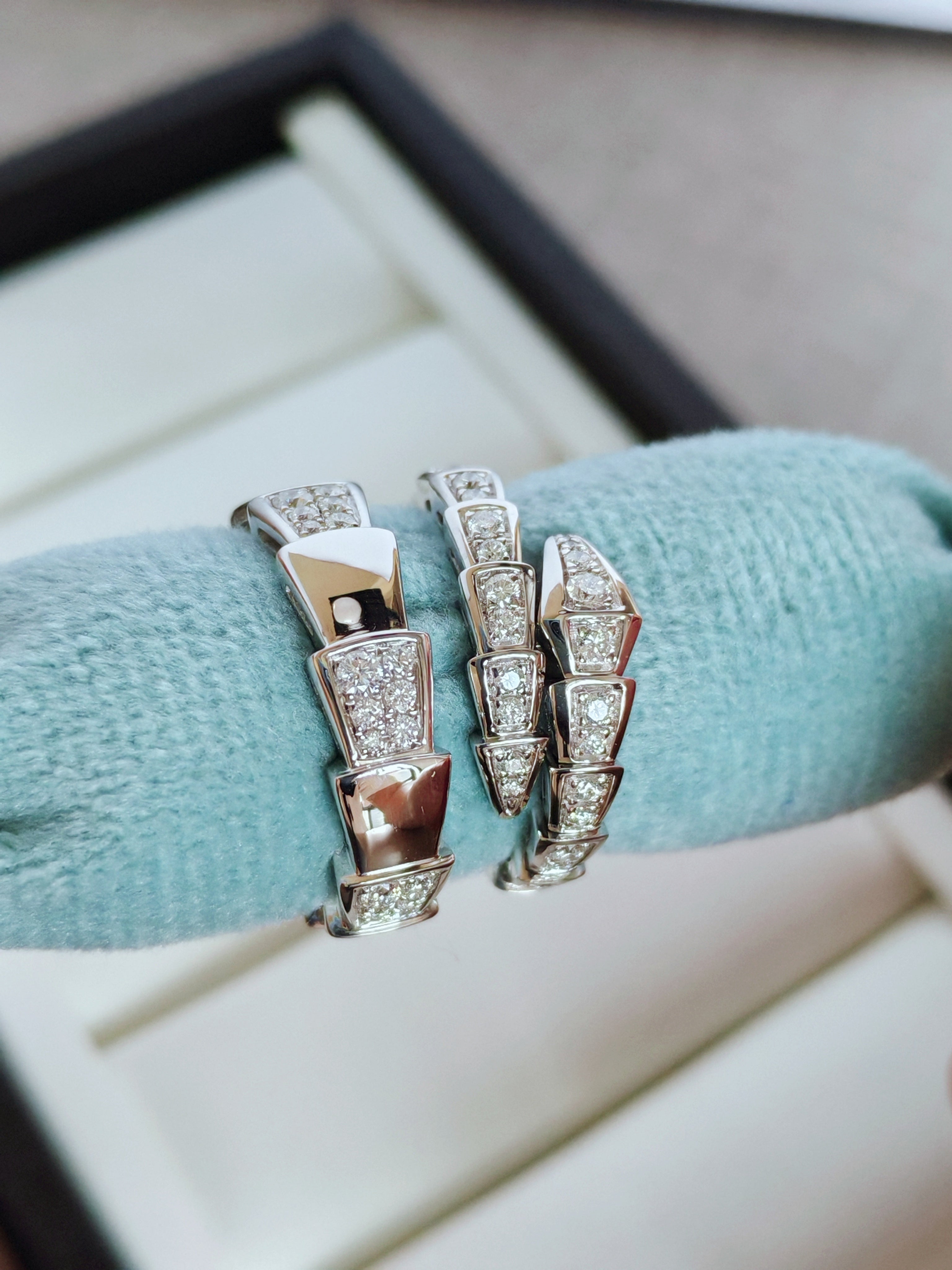 Serpenti Viper 18 kt white gold band ring set with demi pavé diamonds