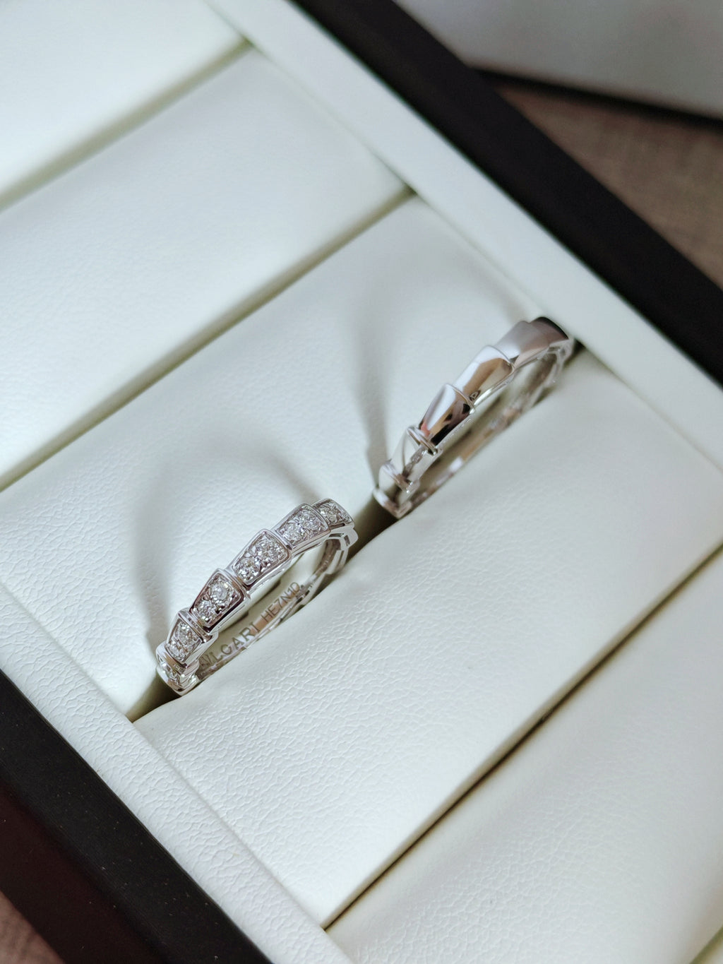 Serpenti Viper 18 kt white gold thick wedding band