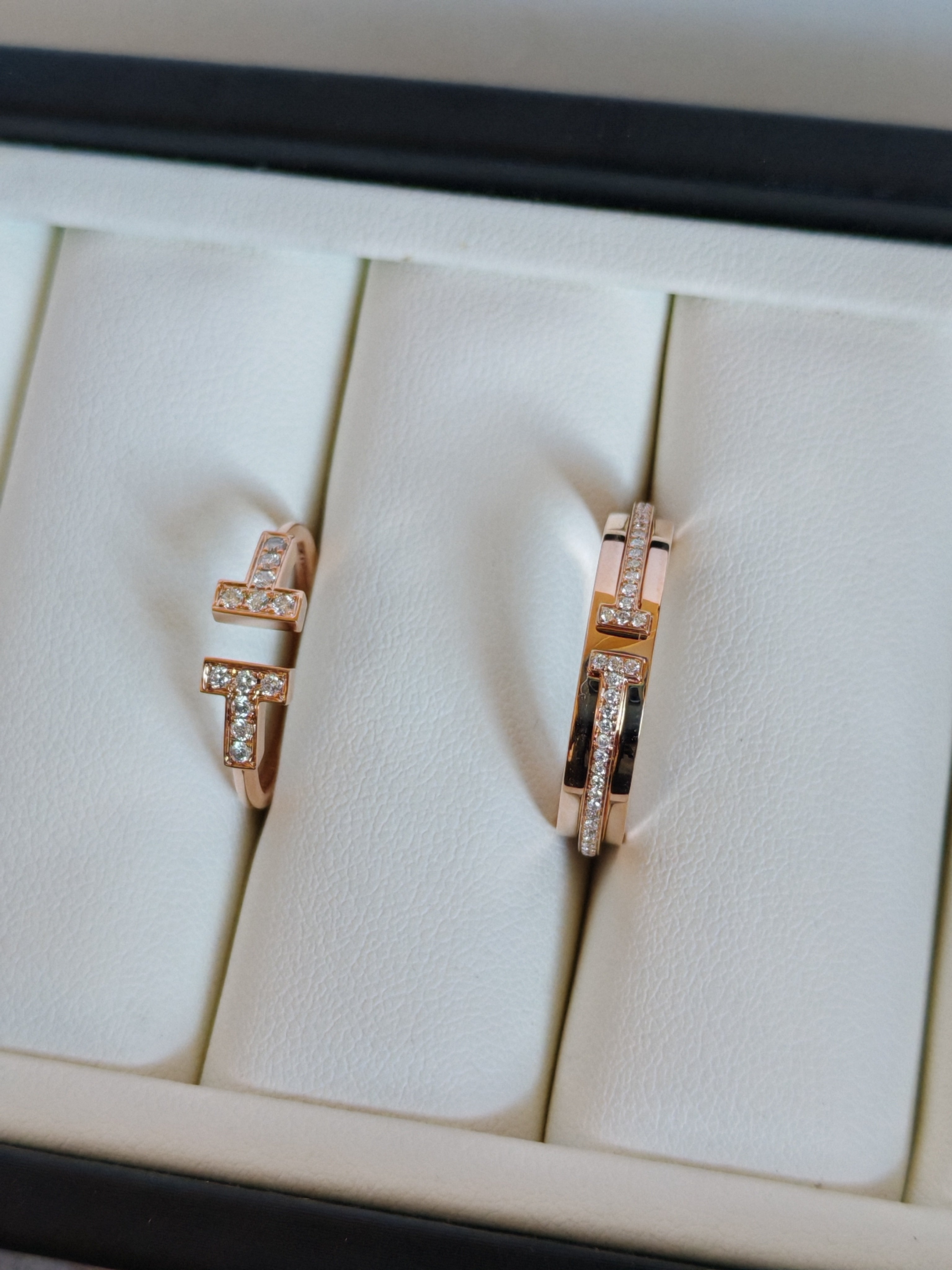 TT Narrow Diamond Ring in Gold