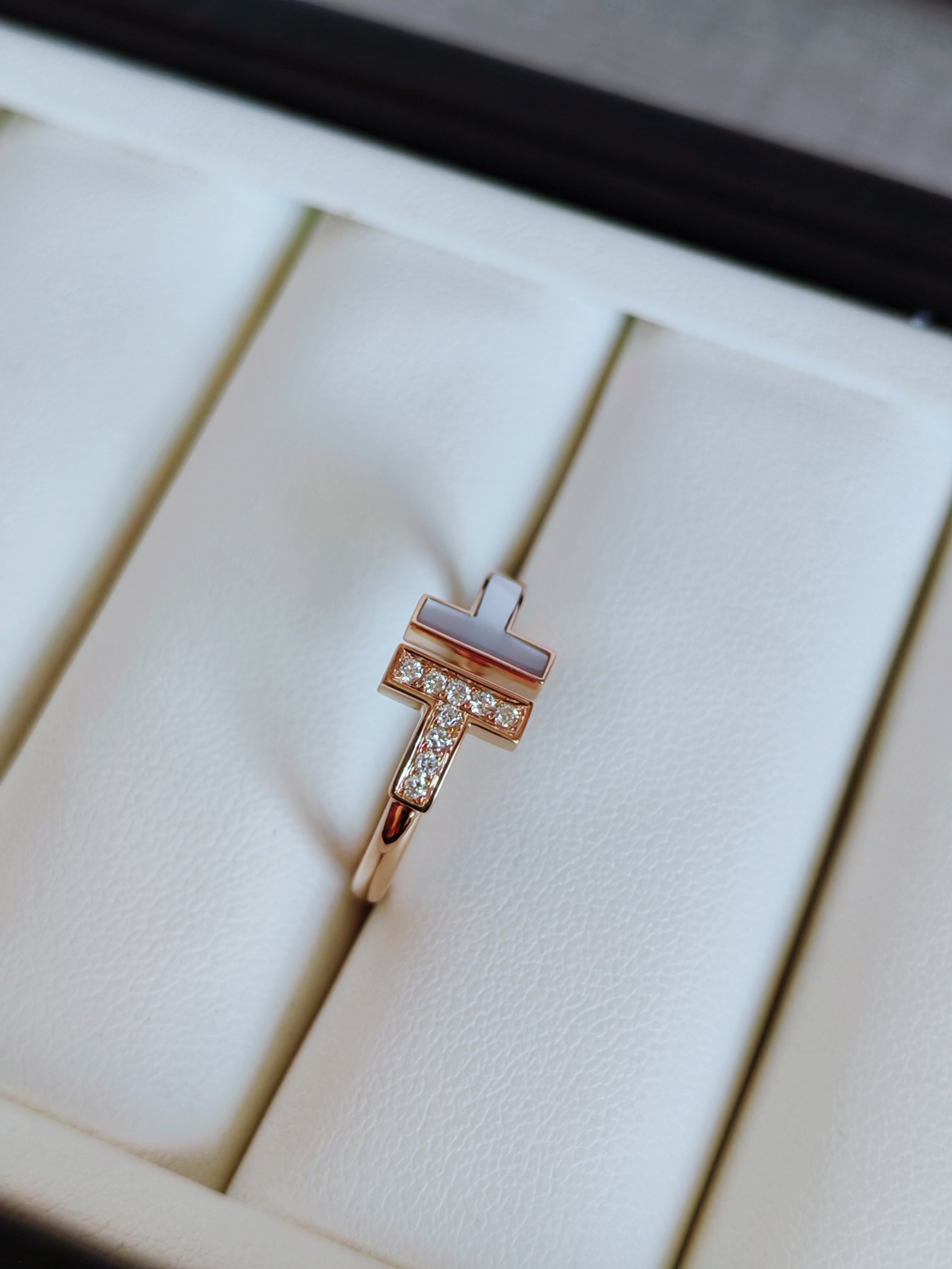 TT Wire Ring in Rose Gold with Diamonds and Mother-of-pearl