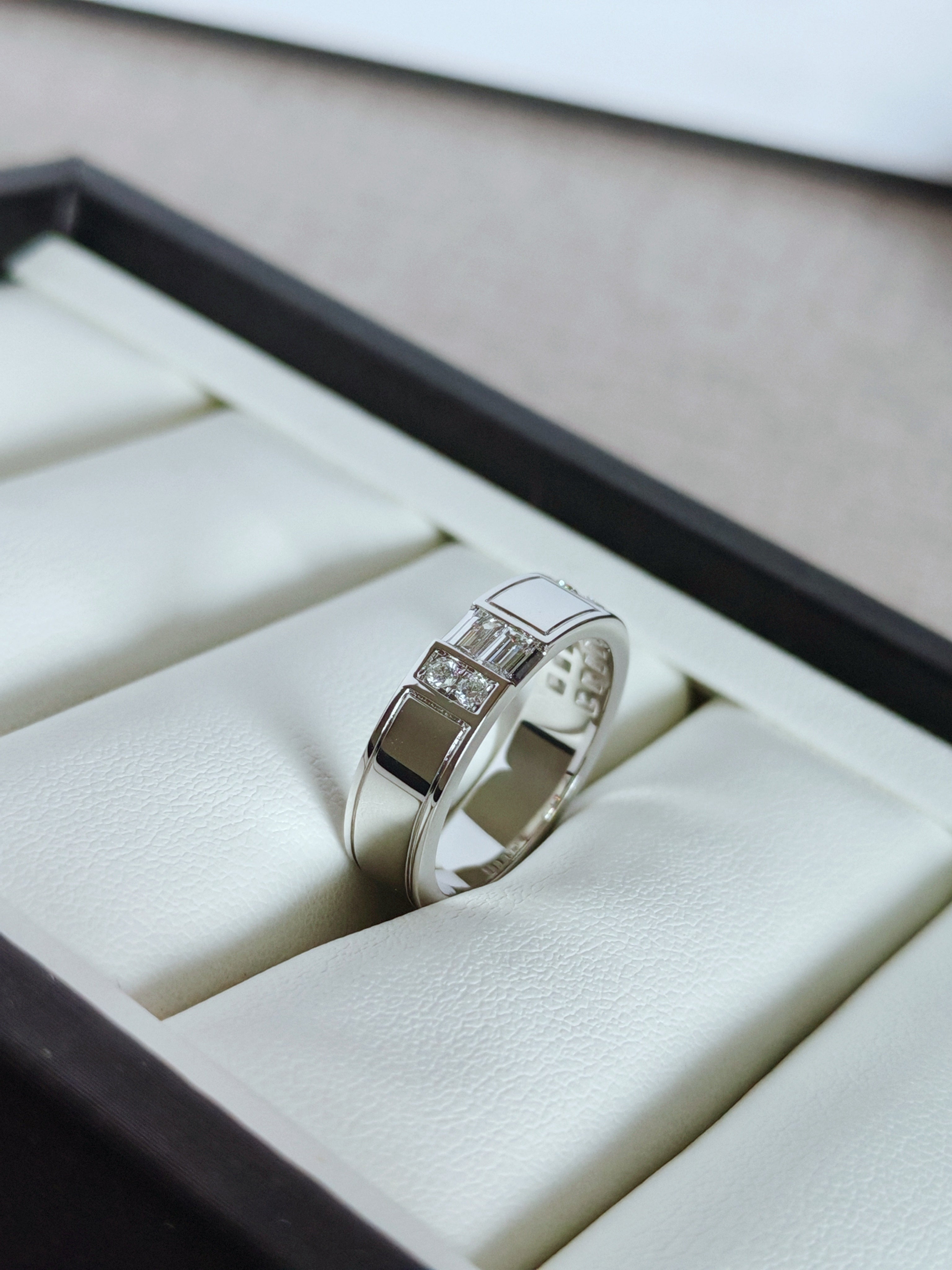 Traffic Wide Diamond Band