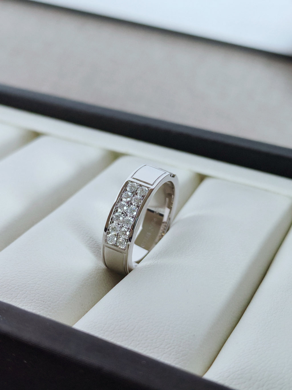 Traffic Wide Diamond Band
