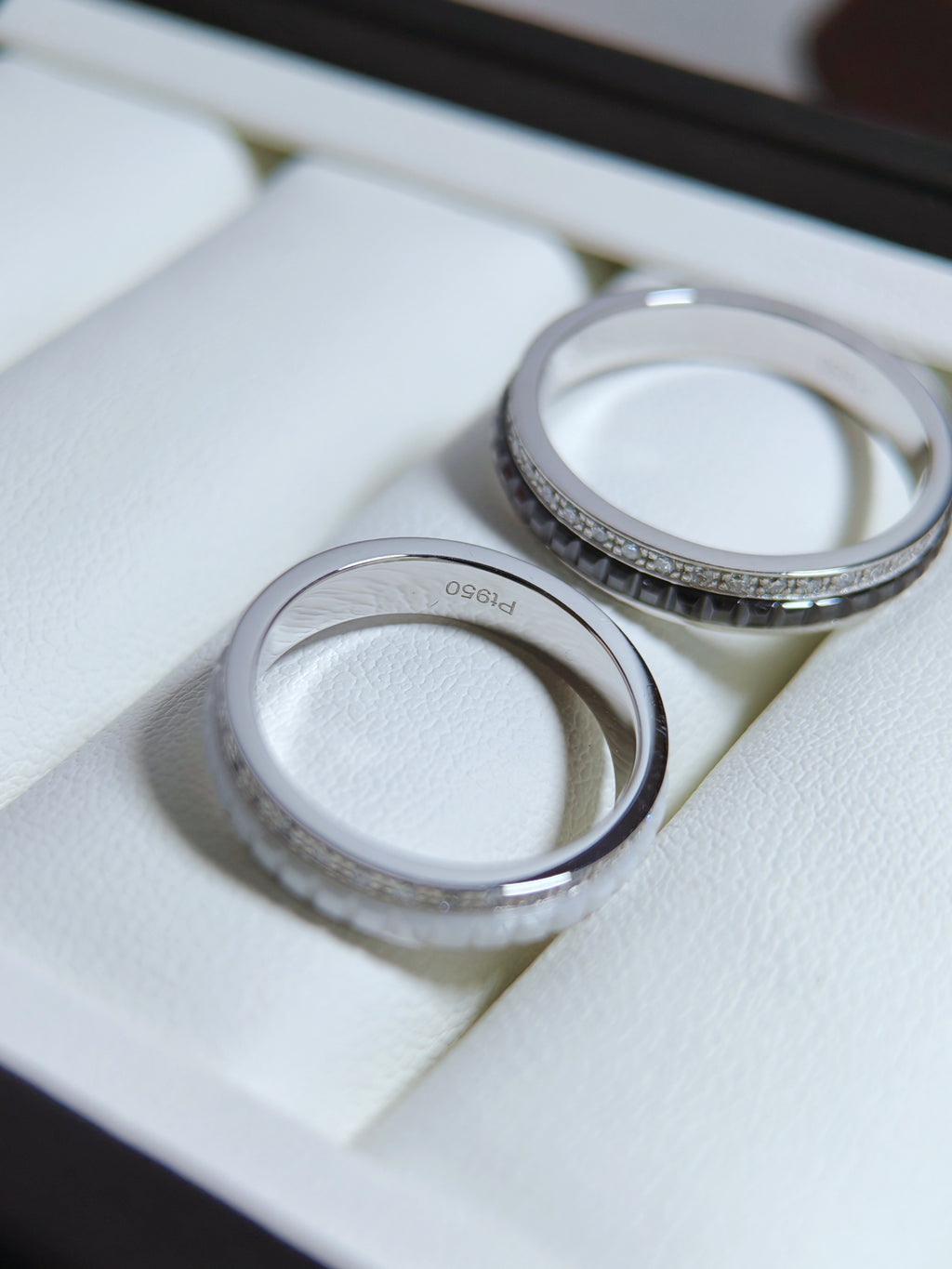 Quatre wedding band double white edition