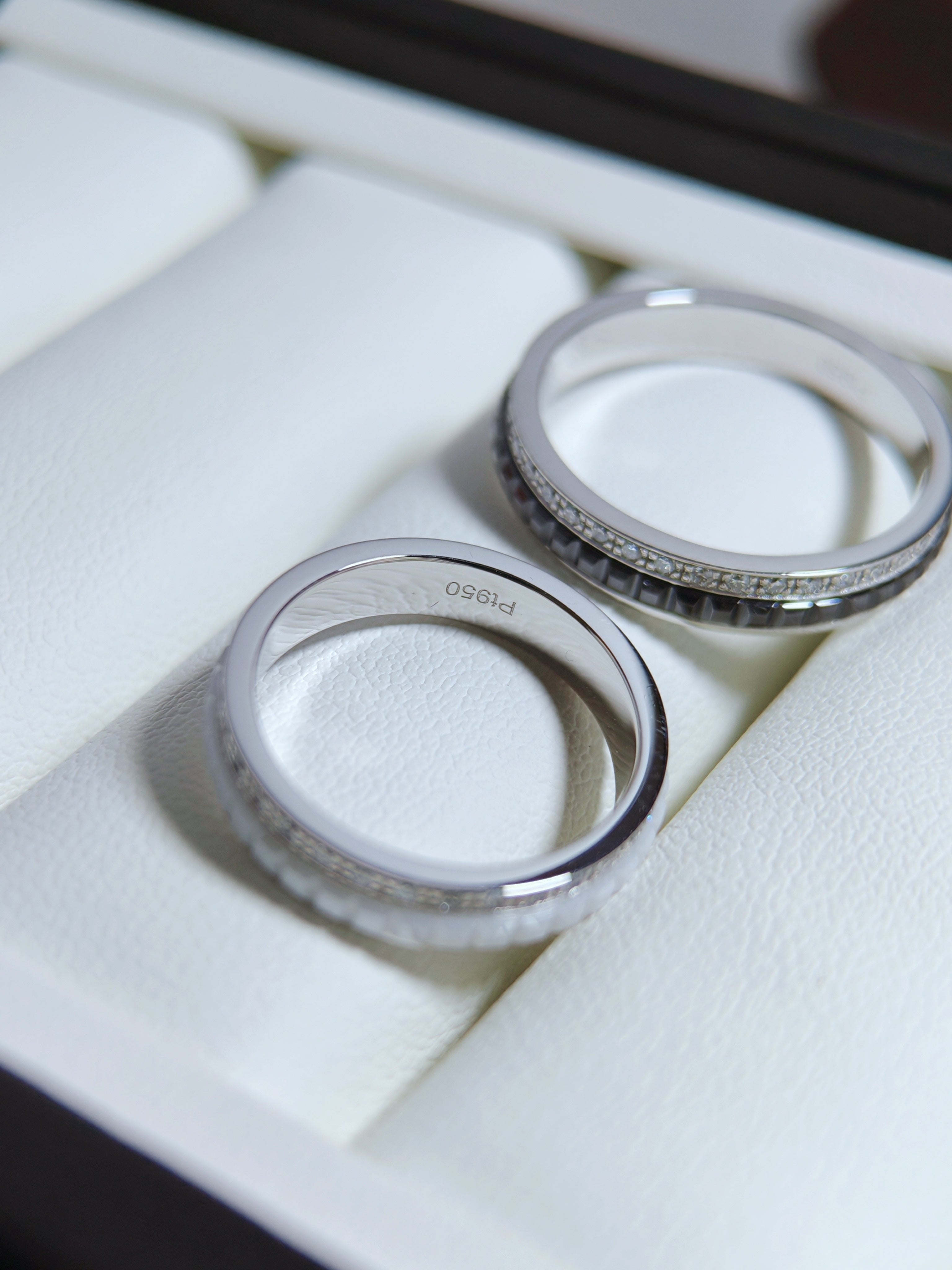 Quatre wedding band double white edition